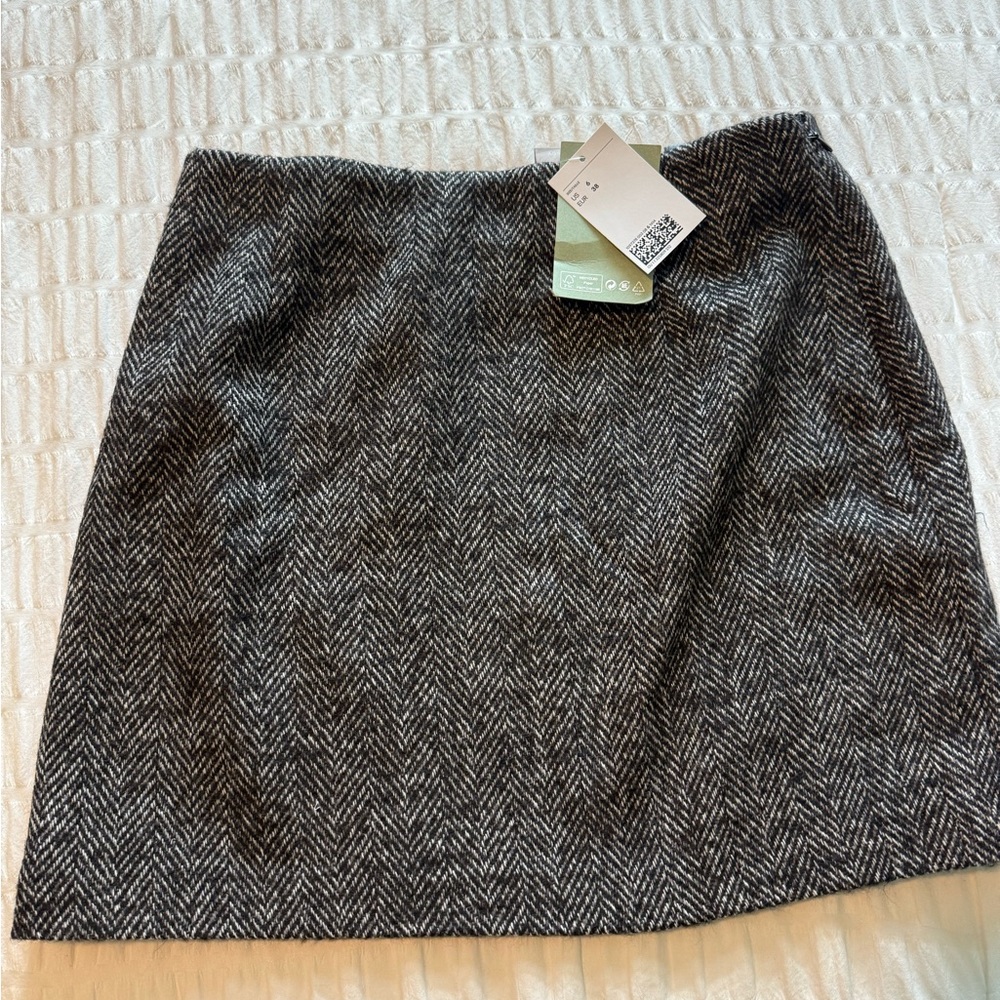 H&M Black and White Herringbone Mini Skirt